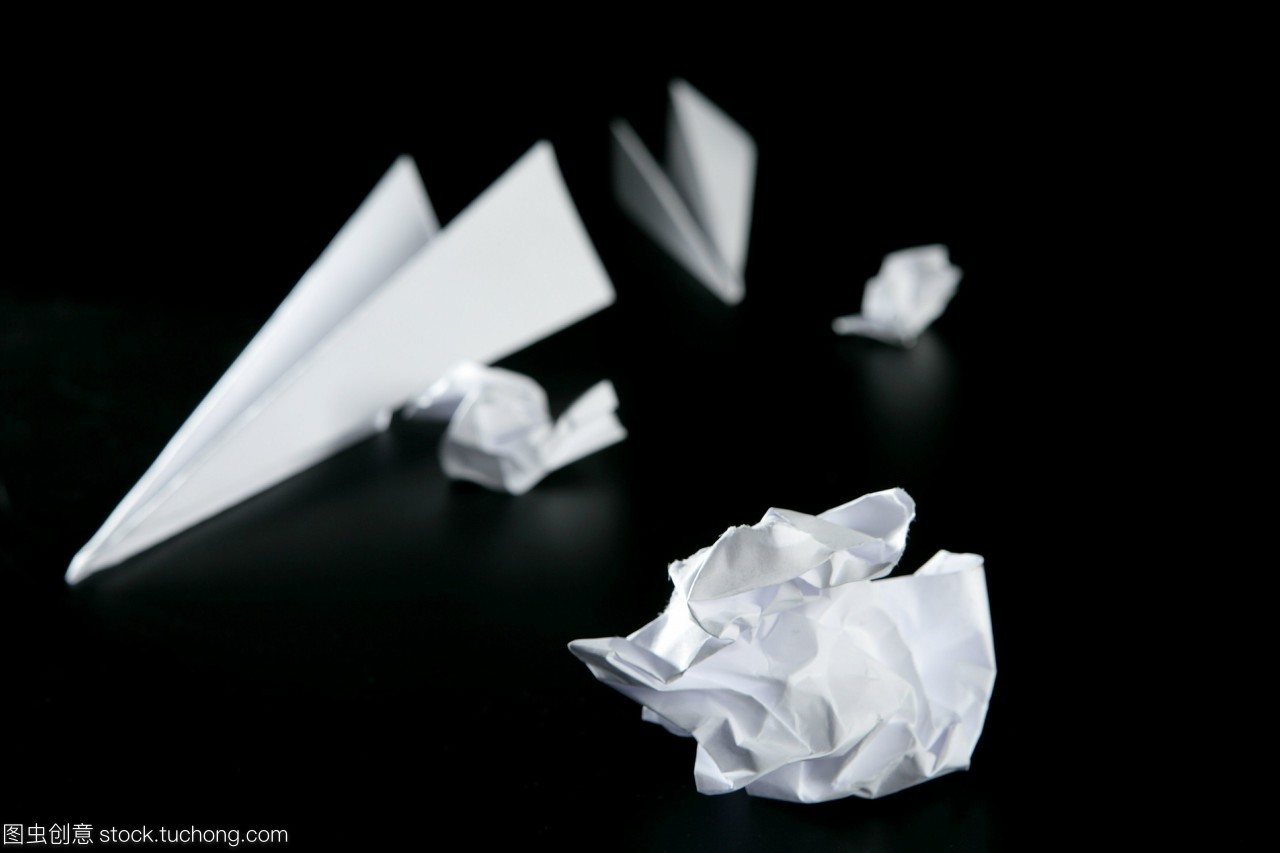 纸的奇妙旅程 从废纸篓到蓝天梦